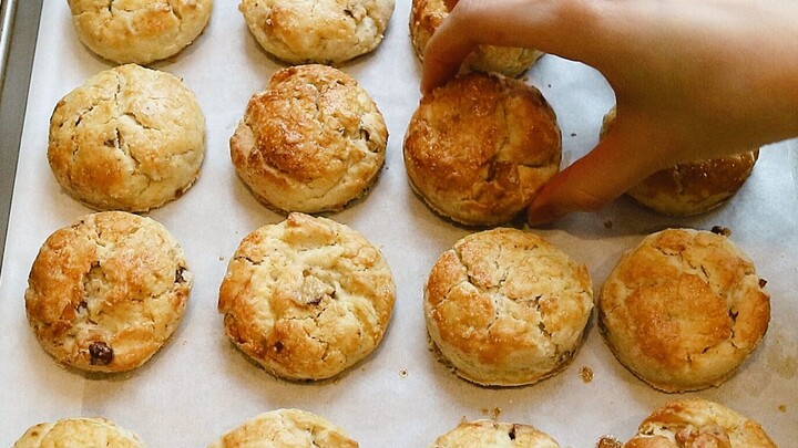 [Food]How to Make a Sweet Creamy Nut Salted Scone for Novice Cooks?
