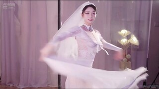 甜妹新娘，跳着跳着哭了