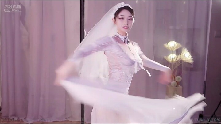 甜妹新娘，跳着跳着哭了