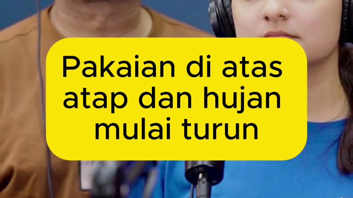 Pakaian di atas atap dan hujan mulai turun