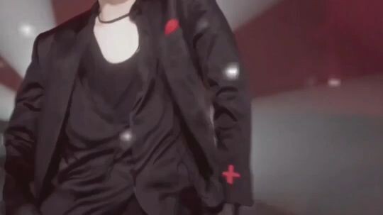 Wahhhhh Huening so🥵🥵