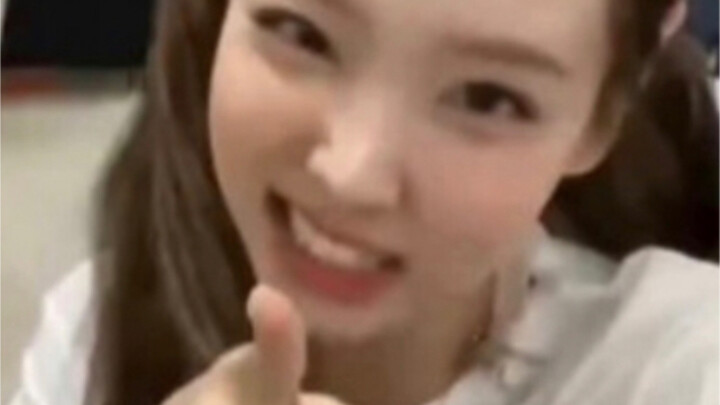 Jisoo của Blackpink công khai mắng chửi Chou Tzuyu trên Instagram?