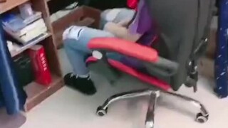 只要我门关得够快  死亡就追不上我