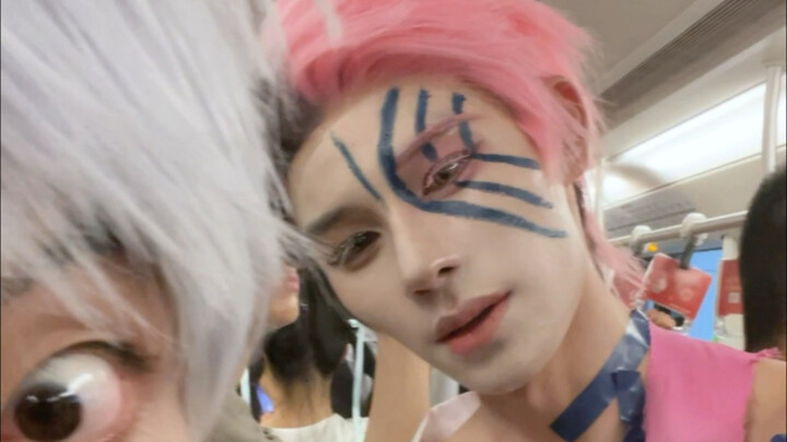 Maru spicy! I ran into Akaza on the subway! Who played the background music...
