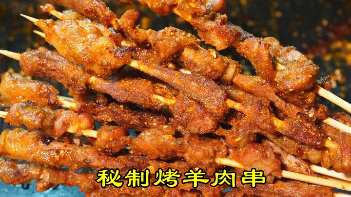Why are street-side lamb skewers so delicious? I’ll share the recipe and technique with you—28 skewe