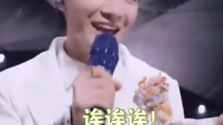 A Japanese man was shocked when he heard Zhou Shen sing for the first time and asked: He is a voice 