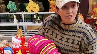 Bos akhirnya membuat dirinya sendiri dalam masalah. Ini mungkin alasan mengapa orang-orang terjebak 
