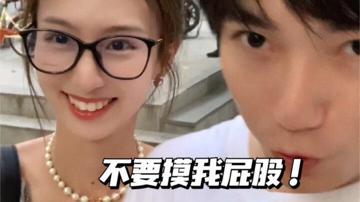 怎么情侣犯手贱还挑场合的啦！