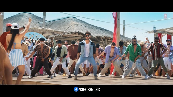 Akhiyaan_Gulaab__Full_Video___Shahid_Kapoor,_Kriti_Sanon___Mitraz___Teri_Baaton_Mein_Aisa_Uljha_Jiya