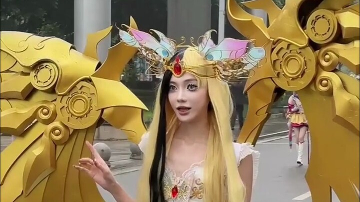Ketika aku cosplay Bai Guangying ke acara komik dan jadi pusat perhatian