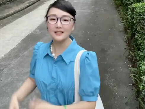 “I reunited with my childhood at the filming location of ‘Little Witch’ in Shenzhen. The picture qua