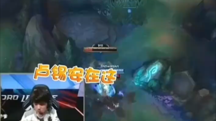 Theshy: Tớ đã bấm rồi, còn cậu? A Shui: Chính tớ là người khởi động đó!