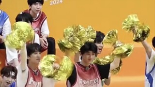 Ma Jiaqi leads his junior brothers in performing the cheerleading routine "First Confession," and Ma