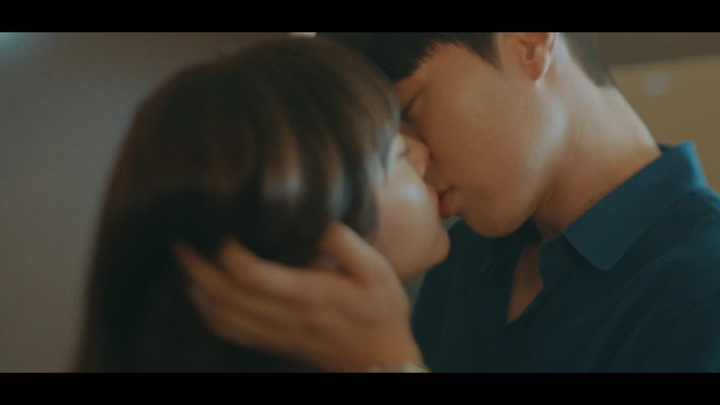 Kissing scenes of Heartbeating Kiss