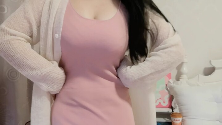 ปฏิเสธกระโปรงสีชมพูตัวนี้ไม่ได้เลย! เด่นรูปร่างมาก!
