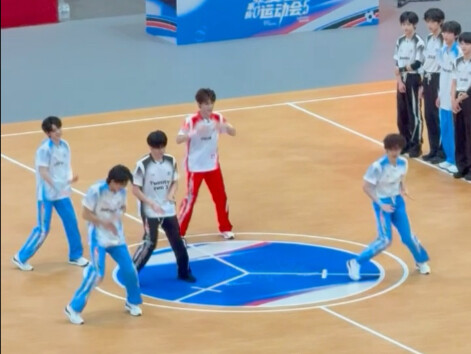 Random Dance Challenge | Teenagers Take the Stage with "Mantra"