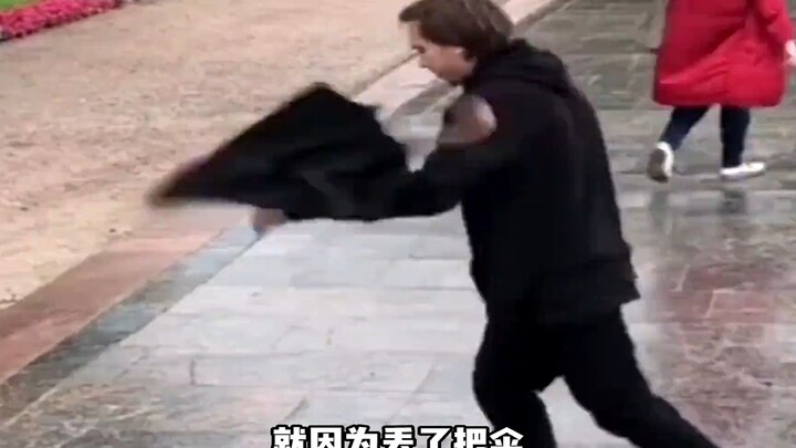 A single black automatic umbrella instantly makes someone a million-view editing pro #amazingmove #r