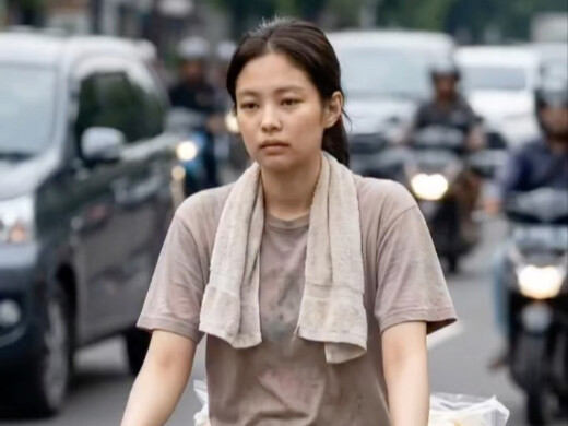 مقاطع فيديو شائعة مؤخرًا على الإنترنت الخارجي عن حياة الذكاء الاصطناعي المحلي في إندونيسيا مع الفتاة