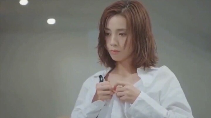 Huang Shengyi is worthy of being a goddess of house and goddess, and wearing a shirt with a hip skir