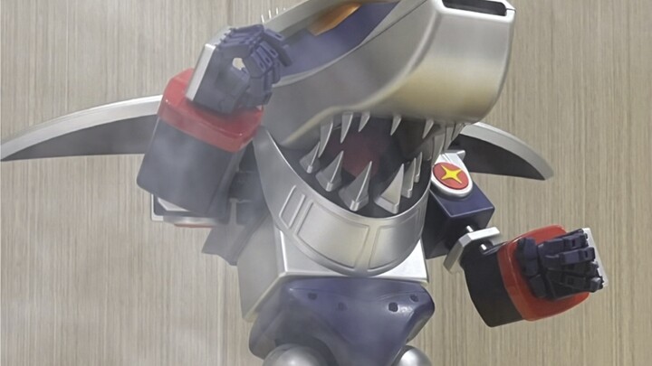 Iron Man Little Shark Giant Appears Super Transformation Stop Motion Animation