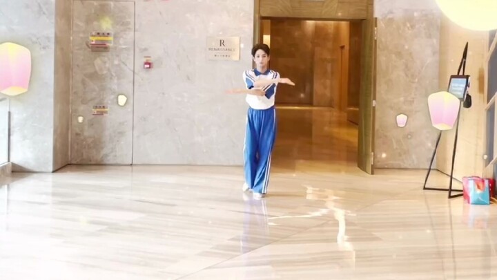 [Dancer Li Xiang] Brother Xiang’s hardcore Mid-Autumn Festival blessing is here! ! ! So awesome, and