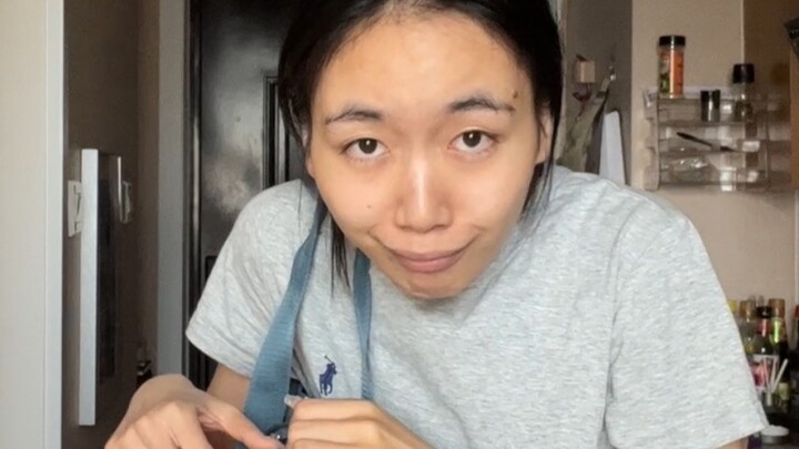 How can girls with average looks maximize their attractiveness?