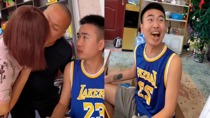 Mom and dad flaunt their affection in front of their single younger brother, but after the older sis