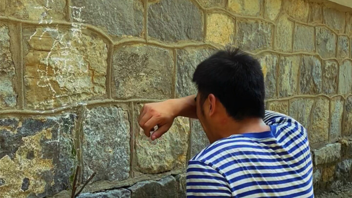 Long ca mất tích đầy bí ẩn! Thiết Đản bày mâm cúng “tiểu lậu đầu” để tưởng niệm thì lại bị cặp song 