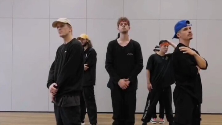 【Stray Kids】CASE143 choreographer version released丨Chromographer: eztwins