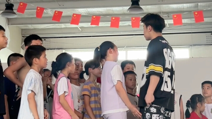 来晚了各位 马晨曦也来晚了