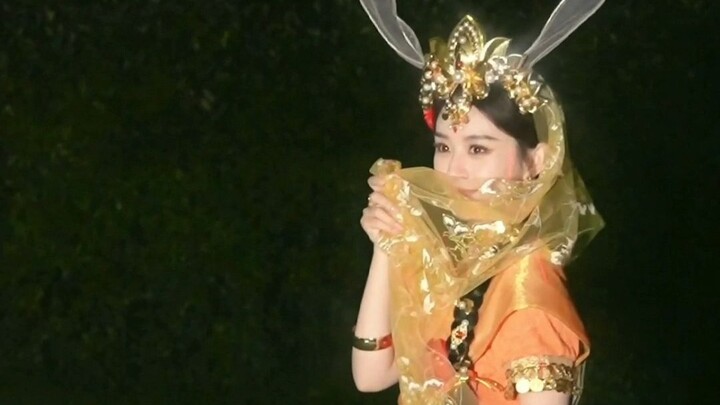 Zhao Liying sebagai Siluman Kelinci Giok ini sangat cocok, gerakannya sangat cantik lho