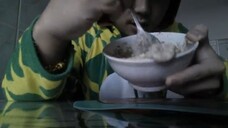 ASMR EATING SOUNDS - WHOLE GRAIN PORRIDGE WITH RAISINS AND BANANA(TAPPING AND SC