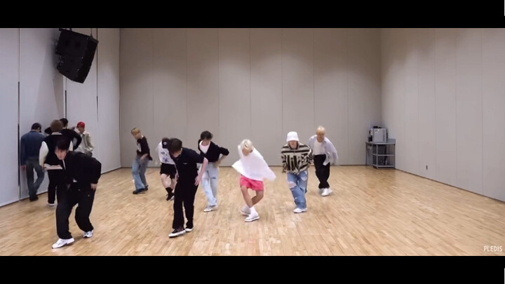 Mọi người sau này cứ vui vẻ nhảy múa nhé～ Tiểu Bát, cậu đừng có giỏi quá nha hahaha