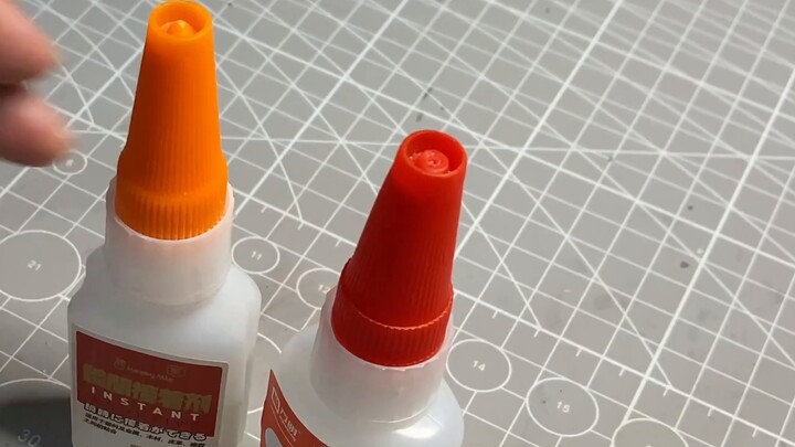 Bagaimana cara memilih lem model "Lele"? Aku sedang berhubungan seks, tapi pacarku yang men-dubbingn