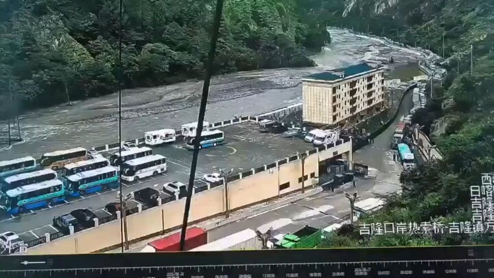 নেপাল-চীন সীমান্তে বিশাল এক বন্যা