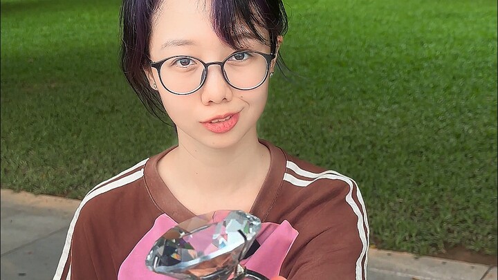 Con trai nhất định không được tùy tiện nhặt điện thoại trên đất!