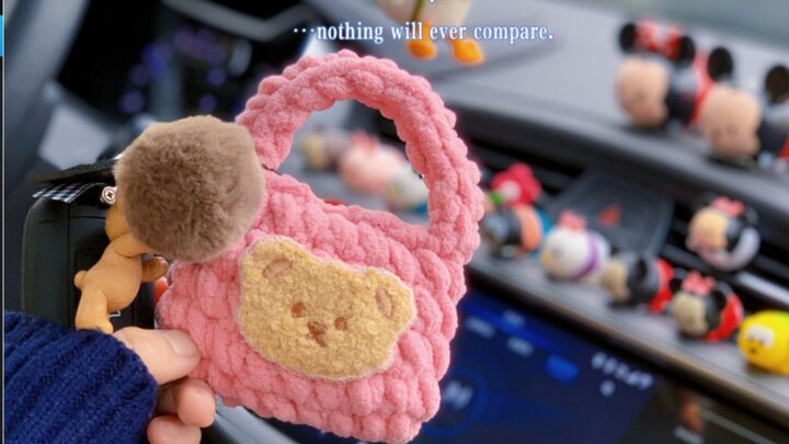 Mom Xi’s Handmade, Episode 335: Crochet Tutorial for a Mini Headphone Case