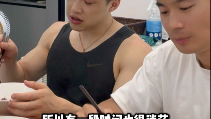 يوم في حياة مدوّن لياقة بدنية متفرغ بالكامل