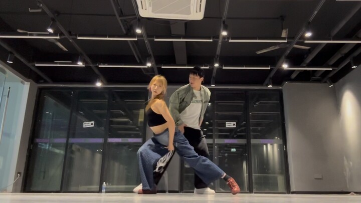 This couple dance is so cool!