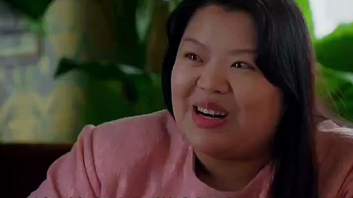 من أجل ترقية زوجها، طلبت الزوجة من زوجها أن يغازل امرأة ثرية وبدينة، فانجرف الزوج في اللعبة حتى صار 