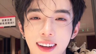 “当75级富婆姐开小号直播间相亲时”   服务业变脸真是浑然天成！！