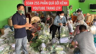 Cả xóm soạn quà gởi Trang LTP phát cho bà con bị phong tỏa ở Sài Gòn.