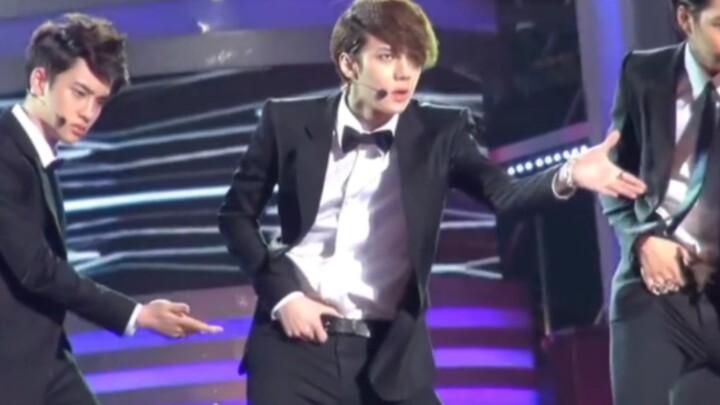 Ai mà chưa xem sân khấu này thì mình buồn lắm, được không?