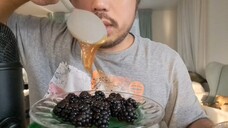 ASMR EATING ORGANIC BLACKBERRIES & ORGANIC BUCKWHEAT HONEY + DRAWING NEW ANIME T