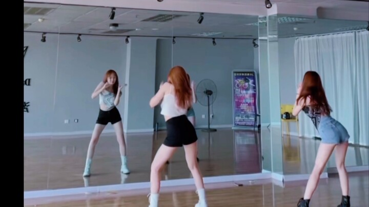 Dansa siswi yang kalian inginkan! Tembak saja dan kabur...