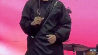 أتمنى أن لا تفهم والدتك فقط عندما تستمع إلى أغانيها.