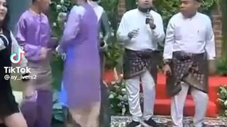 berbalas pantun lucu