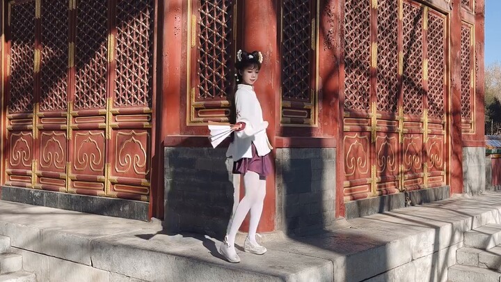 Pergilah ke tempat yang jumlah naganya paling banyak dan berdansa house dance! "Song of the Wine" ya