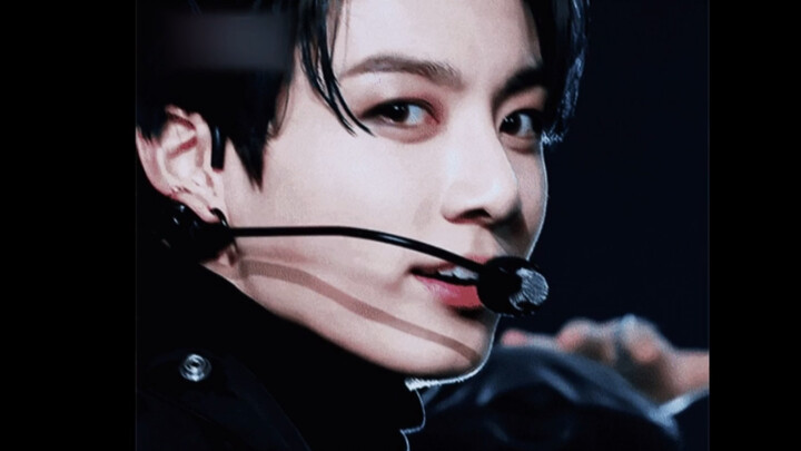 Tổng hợp khoảnh khắc trên sân khấu của Jeon Jungkook