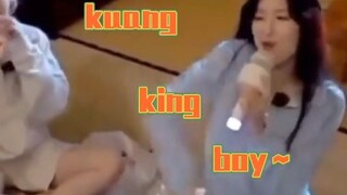 Có thể là ca sĩ gốc hoặc nguyên đơn